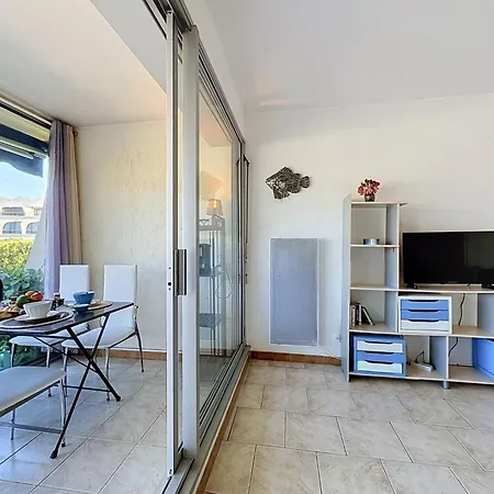 Les Jardins Du Port-12 By Interhome شقة